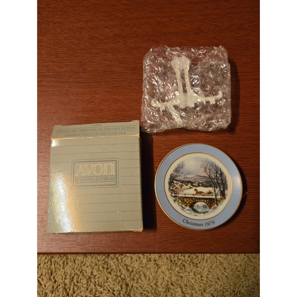 Avon 1979 Miniature Christmas Plate Dashing Through the Snow Ornament with Box